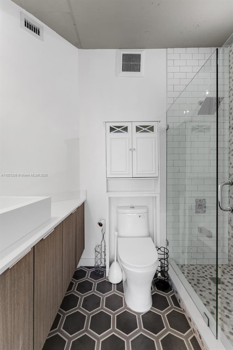 6901 Edgewater Dr #315 Coral Gables, FL 33133