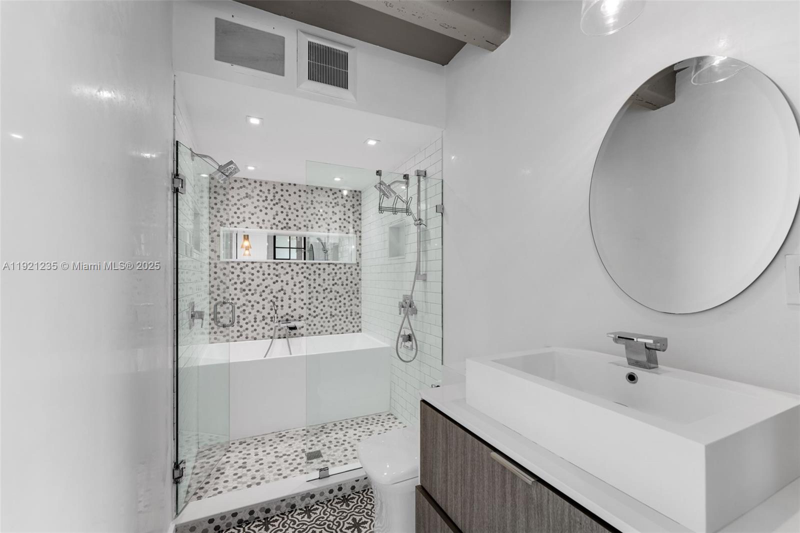 6901 Edgewater Dr #315 Coral Gables, FL 33133