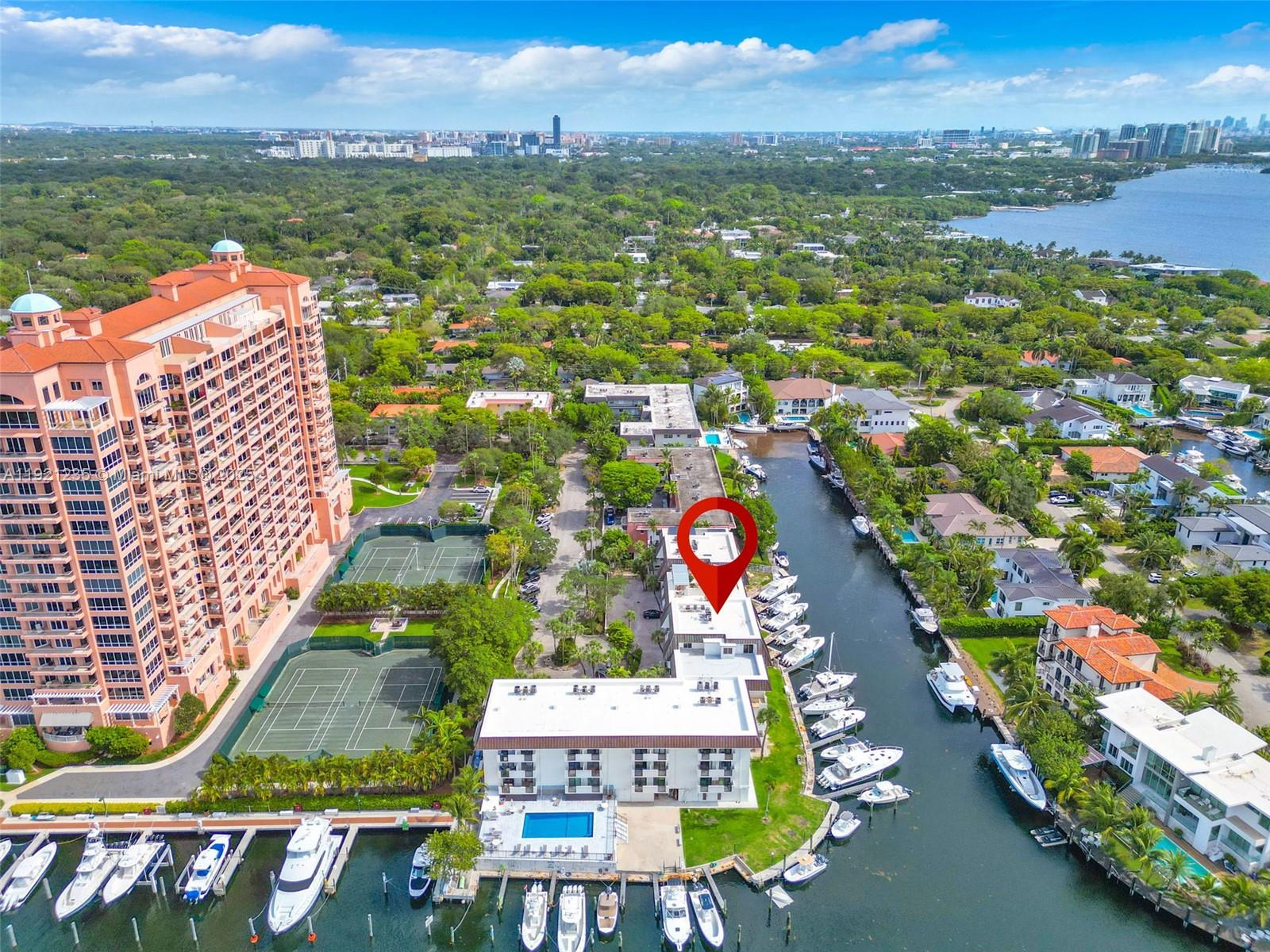 6901 Edgewater Dr #315 Coral Gables, FL 33133