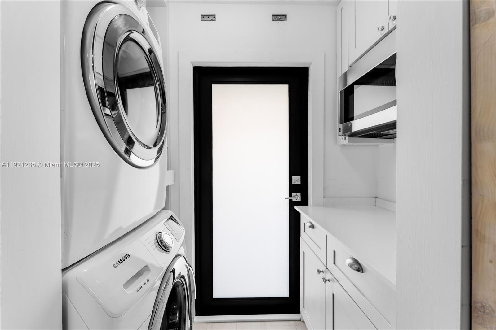 6901 Edgewater Dr #315 Coral Gables, FL 33133