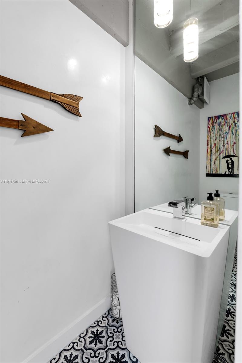 6901 Edgewater Dr #315 Coral Gables, FL 33133