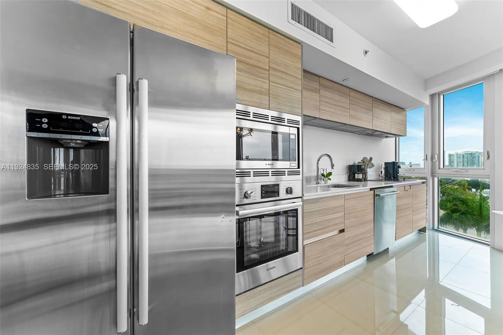 6620 Indian Crk Dr #605 Miami Beach, FL 33141