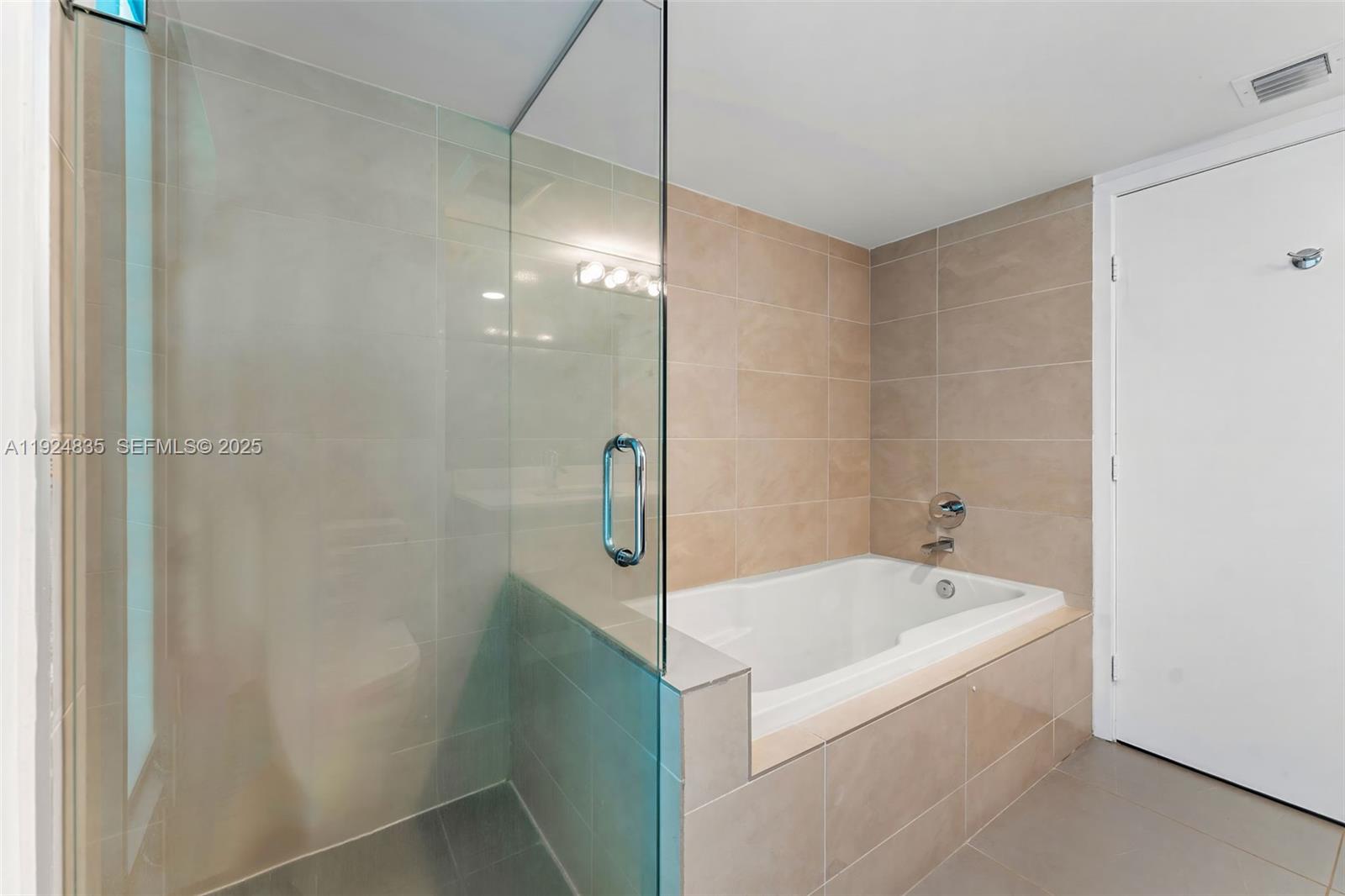 6620 Indian Crk Dr #605 Miami Beach, FL 33141