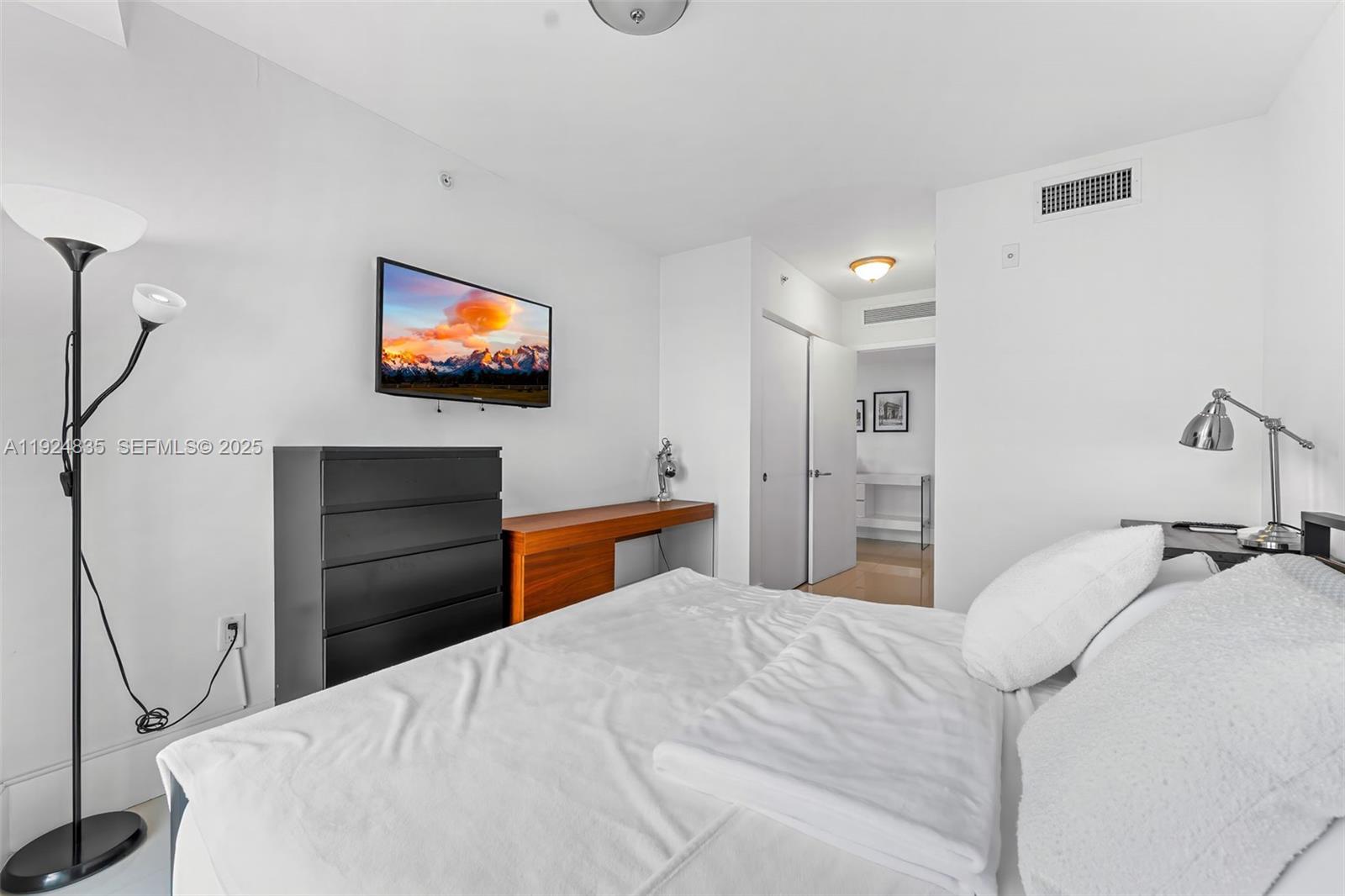 6620 Indian Crk Dr #605 Miami Beach, FL 33141