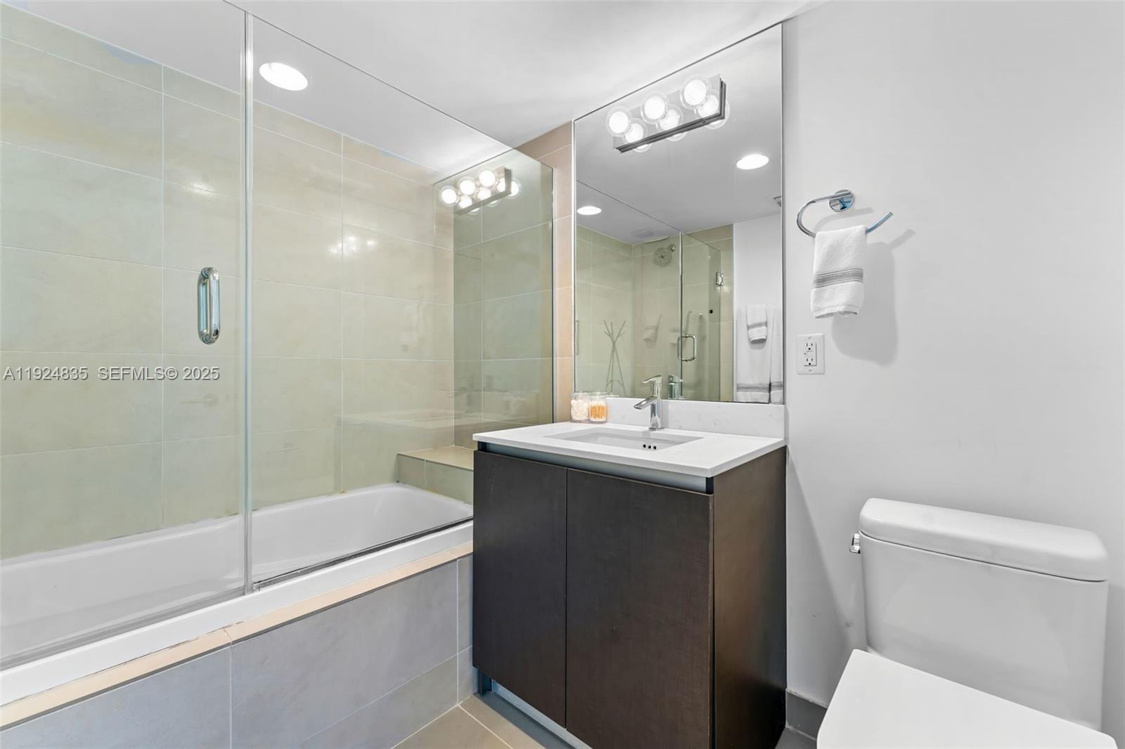 6620 Indian Crk Dr #605 Miami Beach, FL 33141