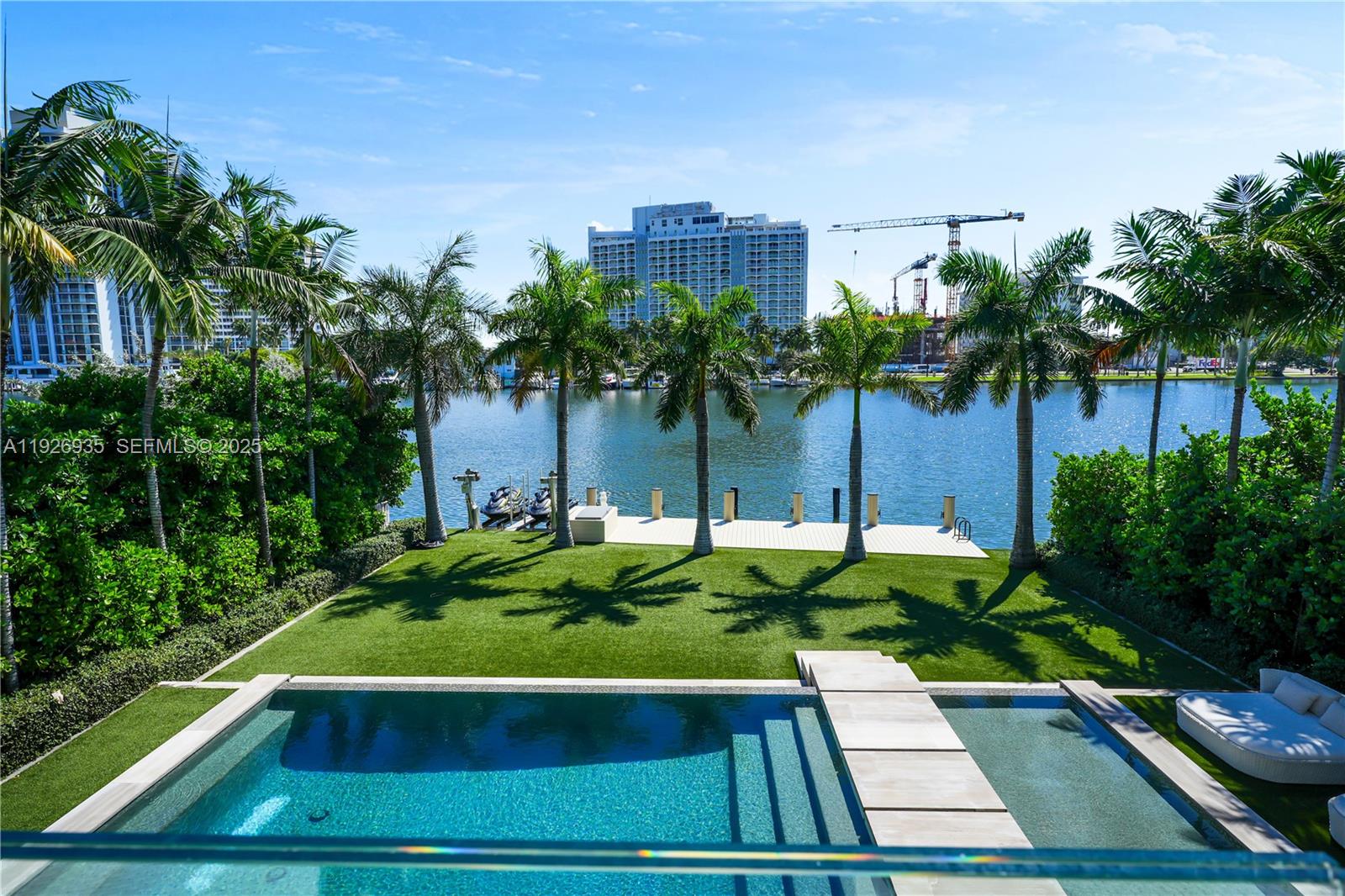 5501 Pine Tree Dr Miami Beach, FL 33140