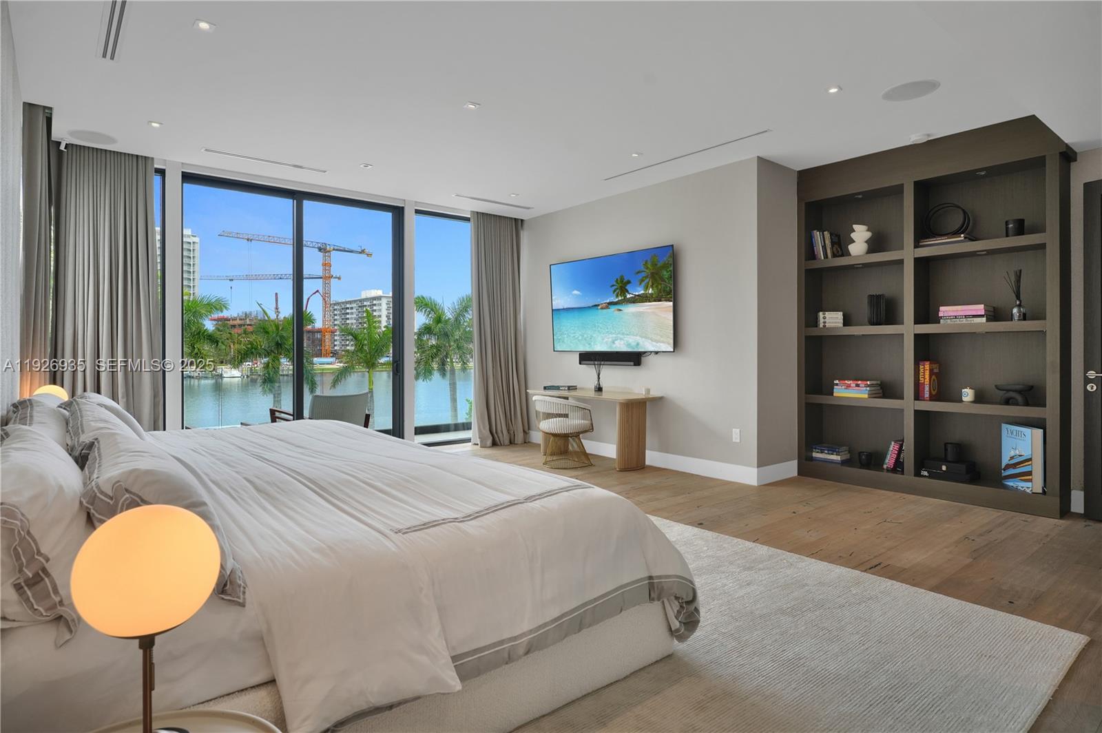 5501 Pine Tree Dr Miami Beach, FL 33140