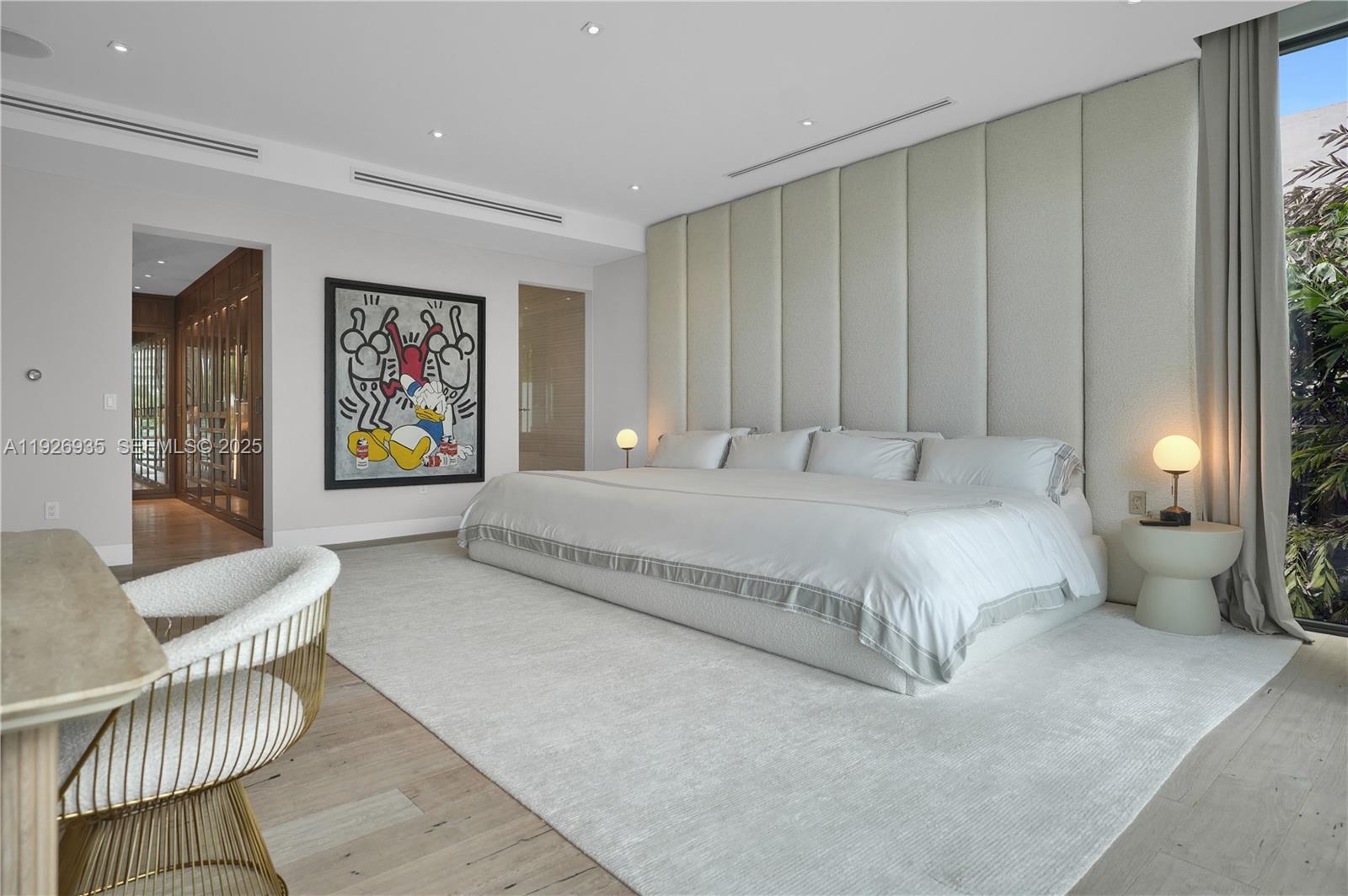 5501 Pine Tree Dr Miami Beach, FL 33140