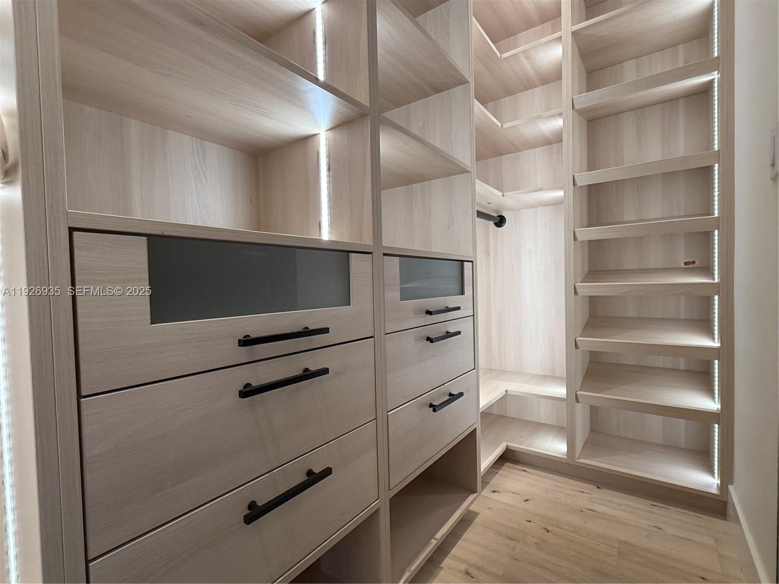 5501 Pine Tree Dr Miami Beach, FL 33140