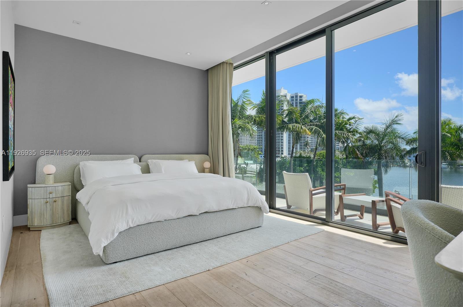 5501 Pine Tree Dr Miami Beach, FL 33140