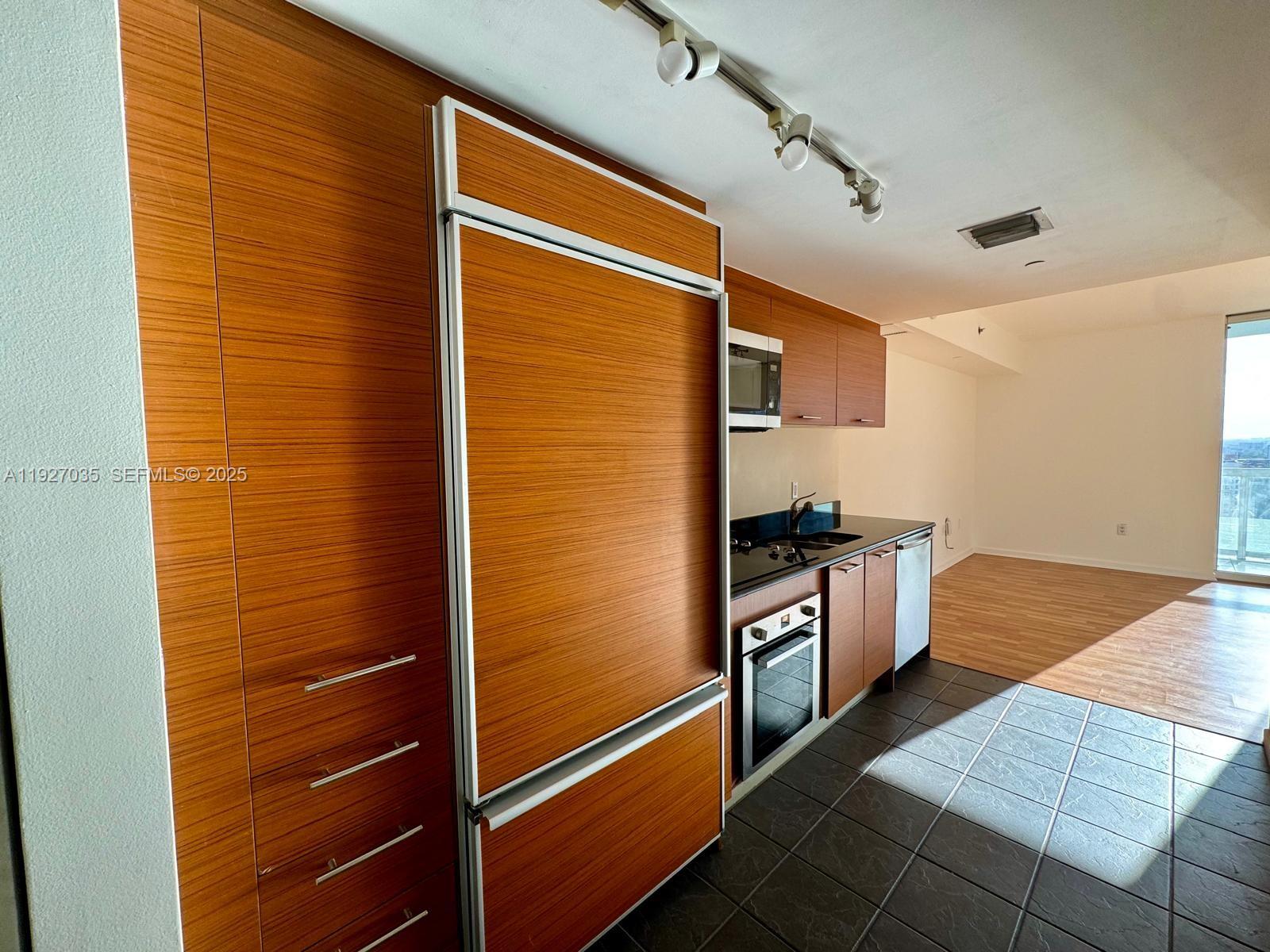 50 Biscayne Blvd #1703 Miami, FL 33132