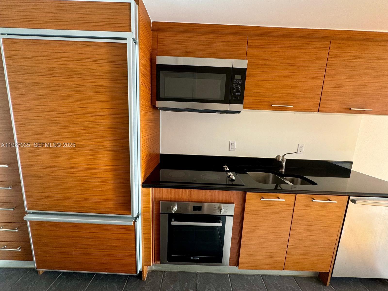 50 Biscayne Blvd #1703 Miami, FL 33132