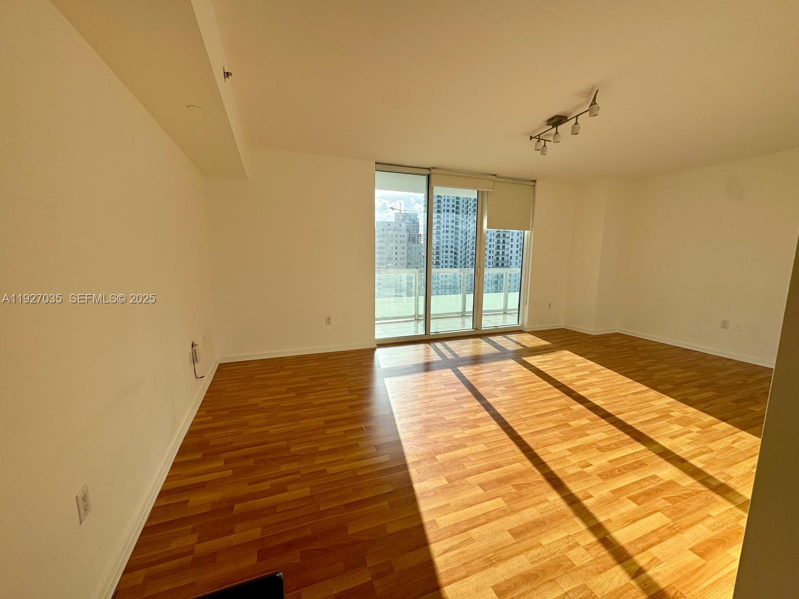 50 Biscayne Blvd #1703 Miami, FL 33132