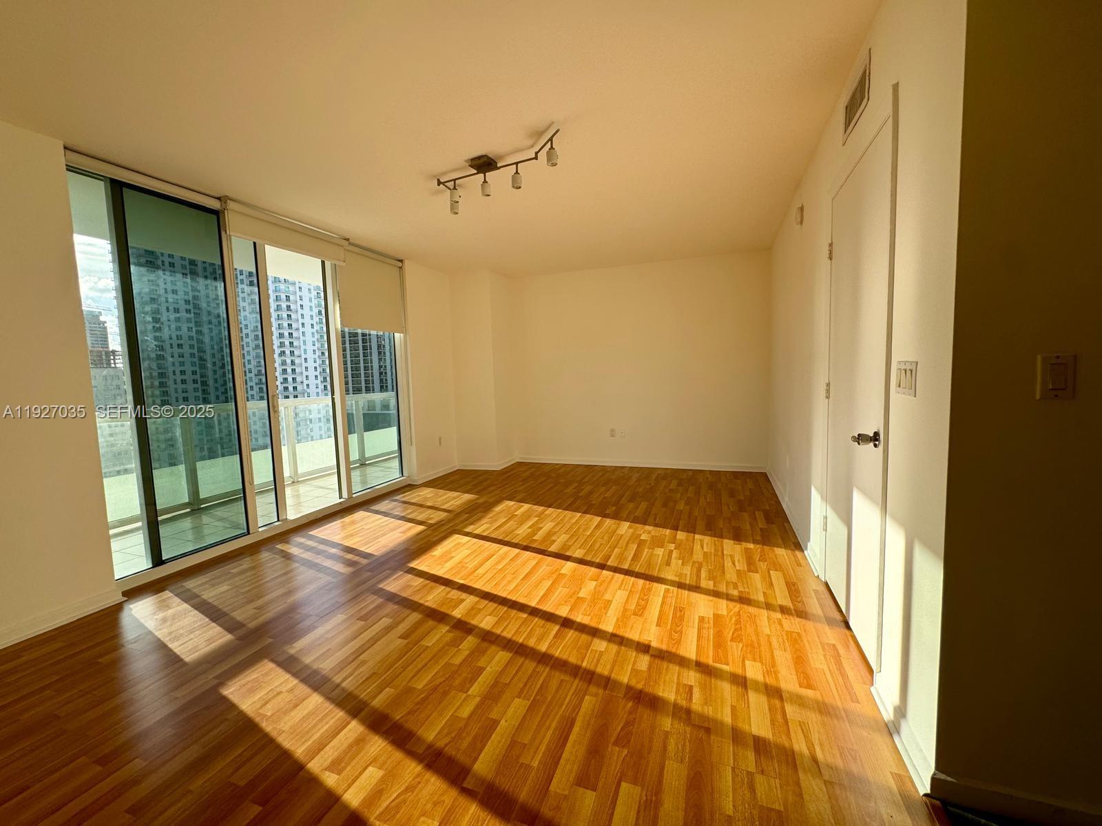 50 Biscayne Blvd #1703 Miami, FL 33132