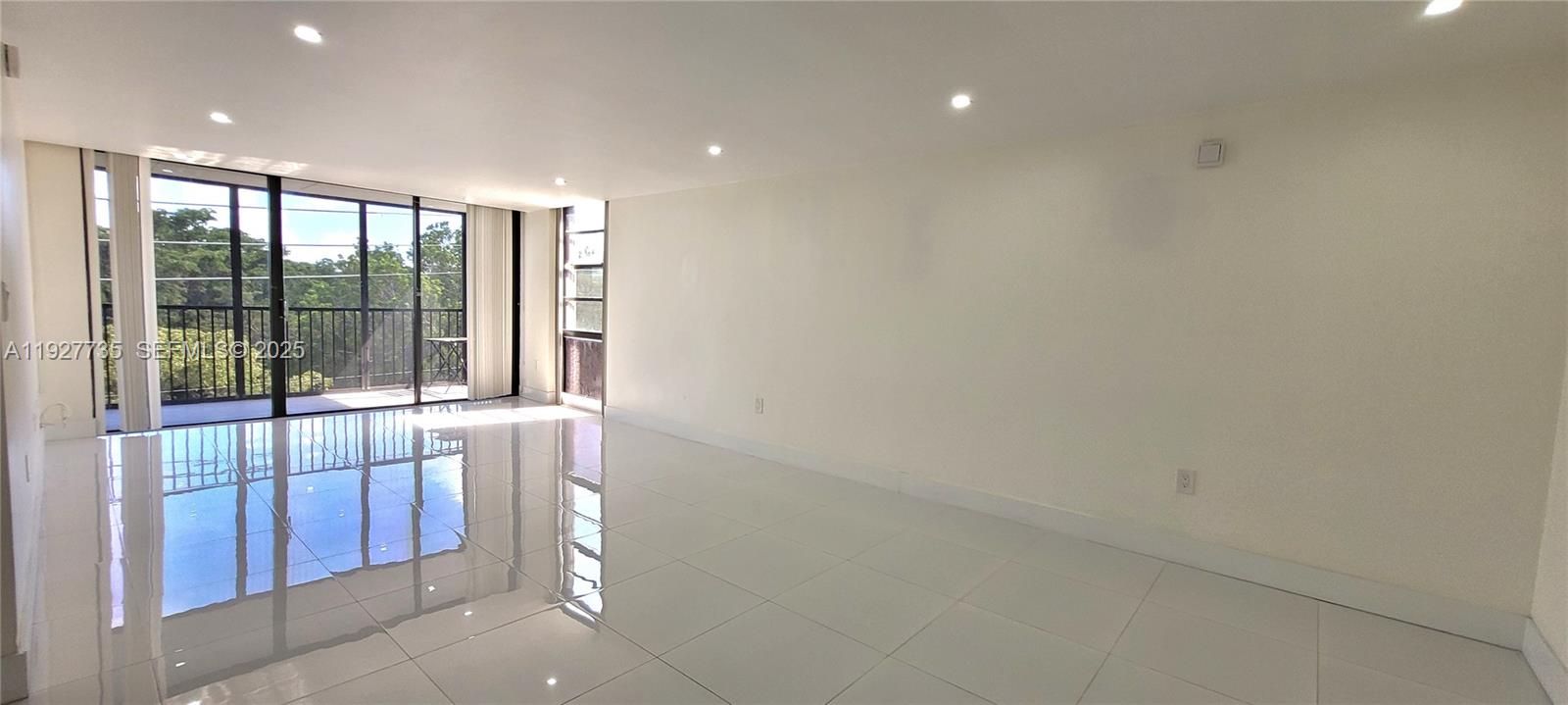 2500 NE 135th St #C302