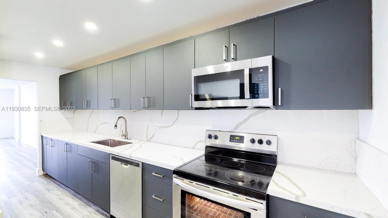 3660 NE 166th St #710