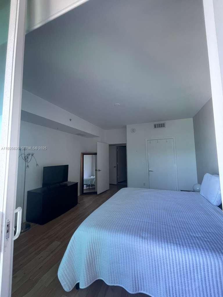 image Vizcayne North17