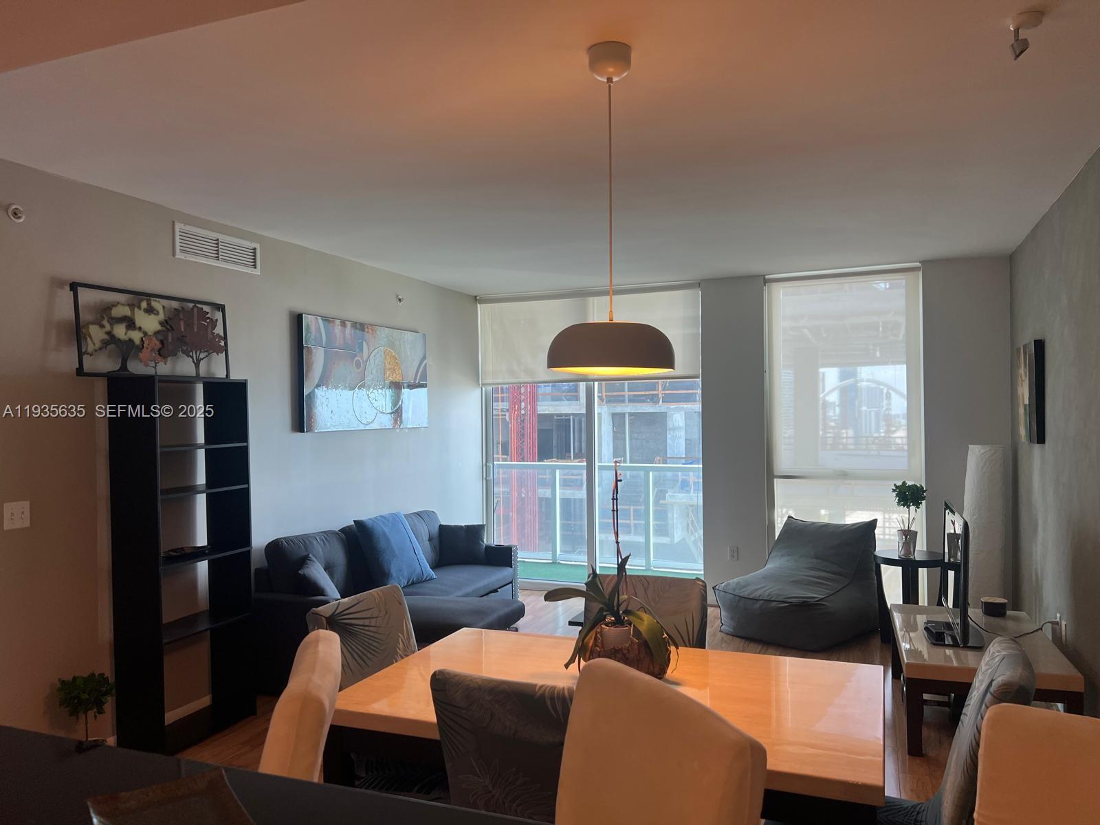 image Vizcayne North23