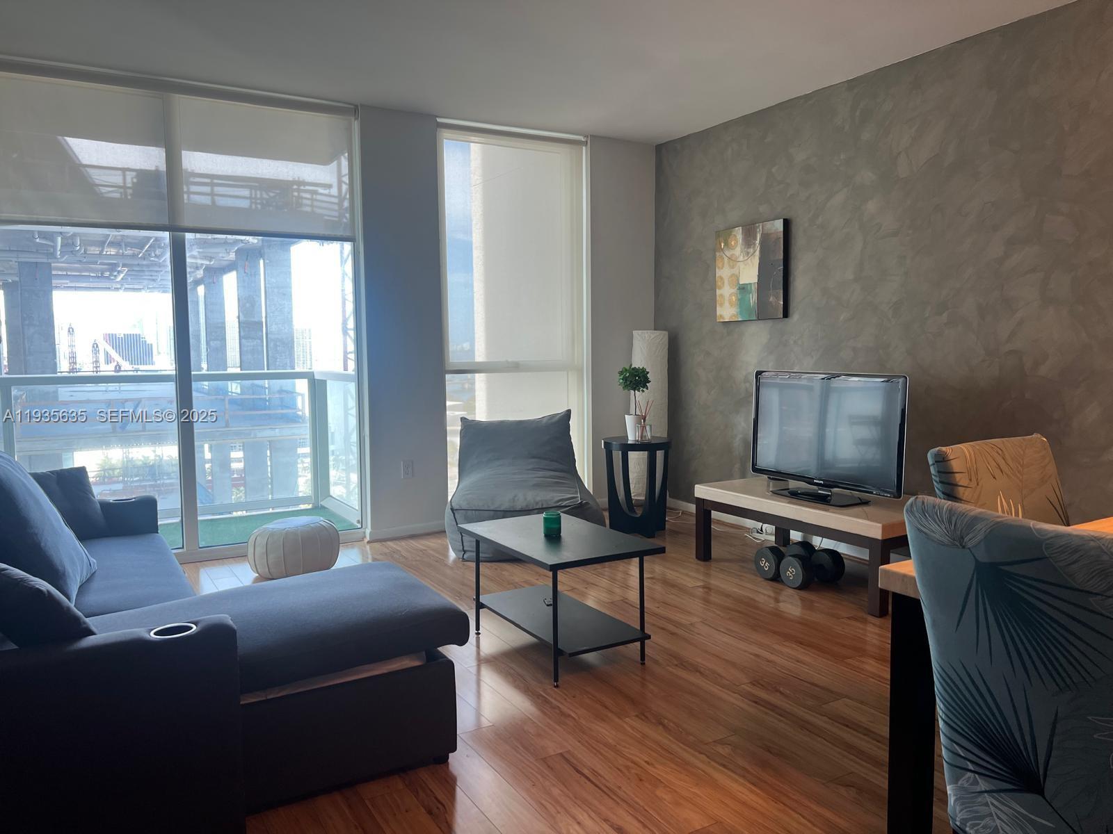 image Vizcayne North25