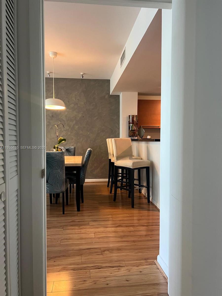 image Vizcayne North8