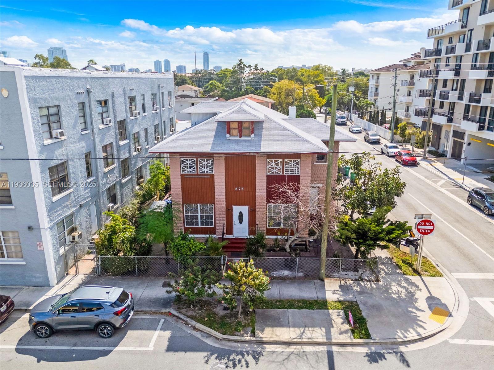 676 SW 1st St Miami, FL 33130