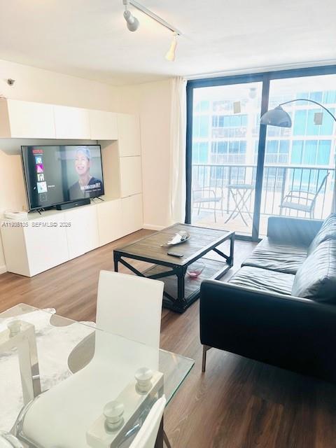 2625 Collins Ave #415 Miami Beach, FL 33140