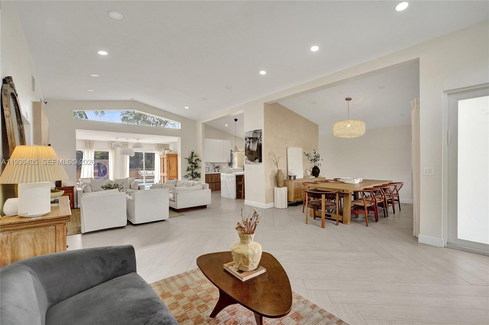 2570 NE 201st St Miami, FL 33180