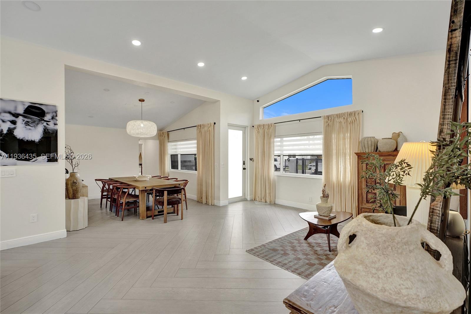 2570 NE 201st St Miami, FL 33180