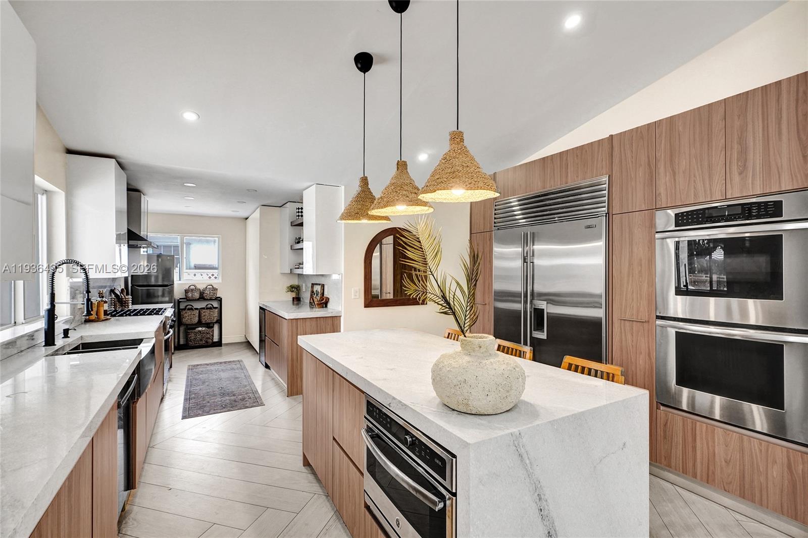 2570 NE 201st St Miami, FL 33180