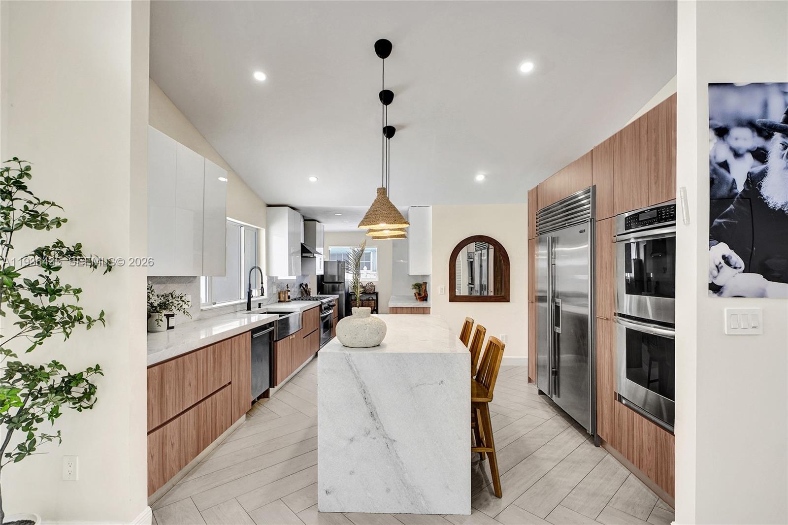 2570 NE 201st St Miami, FL 33180