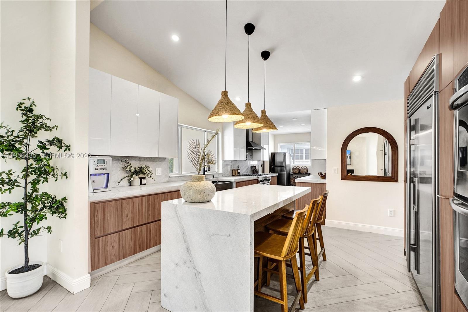 2570 NE 201st St Miami, FL 33180