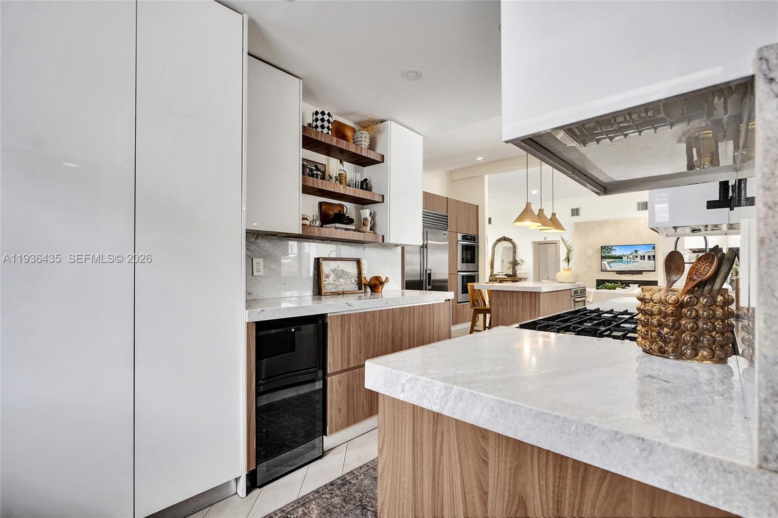 2570 NE 201st St Miami, FL 33180