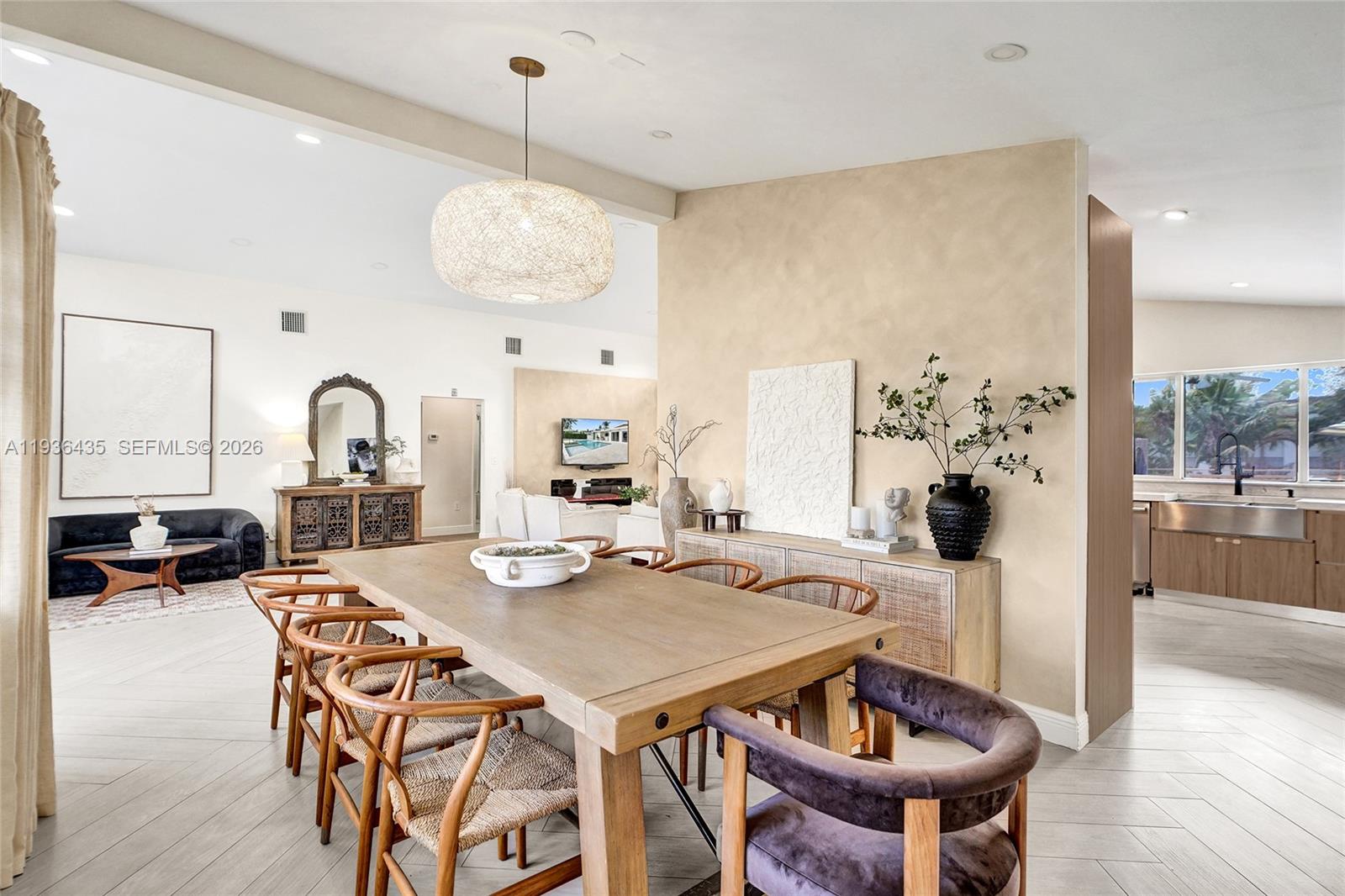 2570 NE 201st St Miami, FL 33180