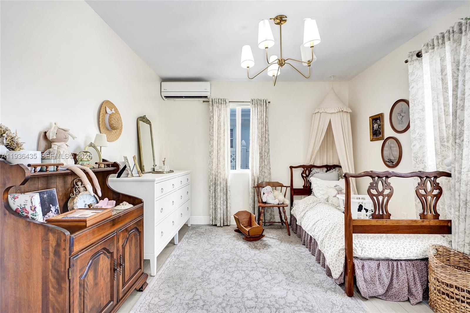 2570 NE 201st St Miami, FL 33180