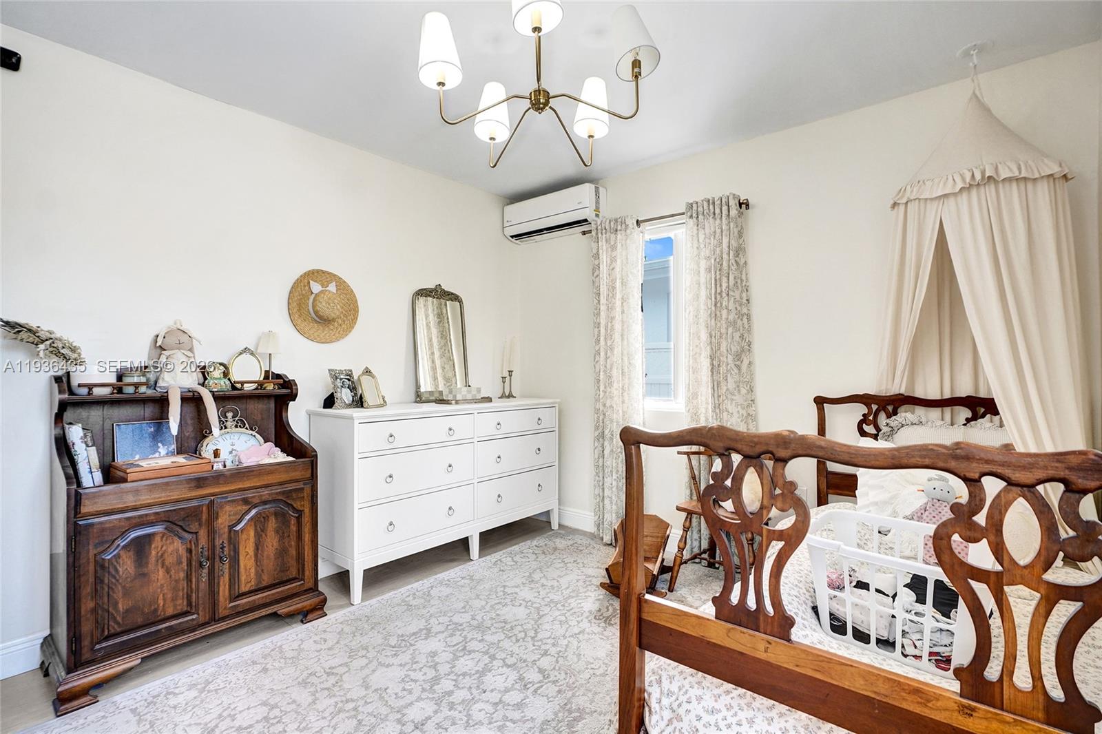 2570 NE 201st St Miami, FL 33180