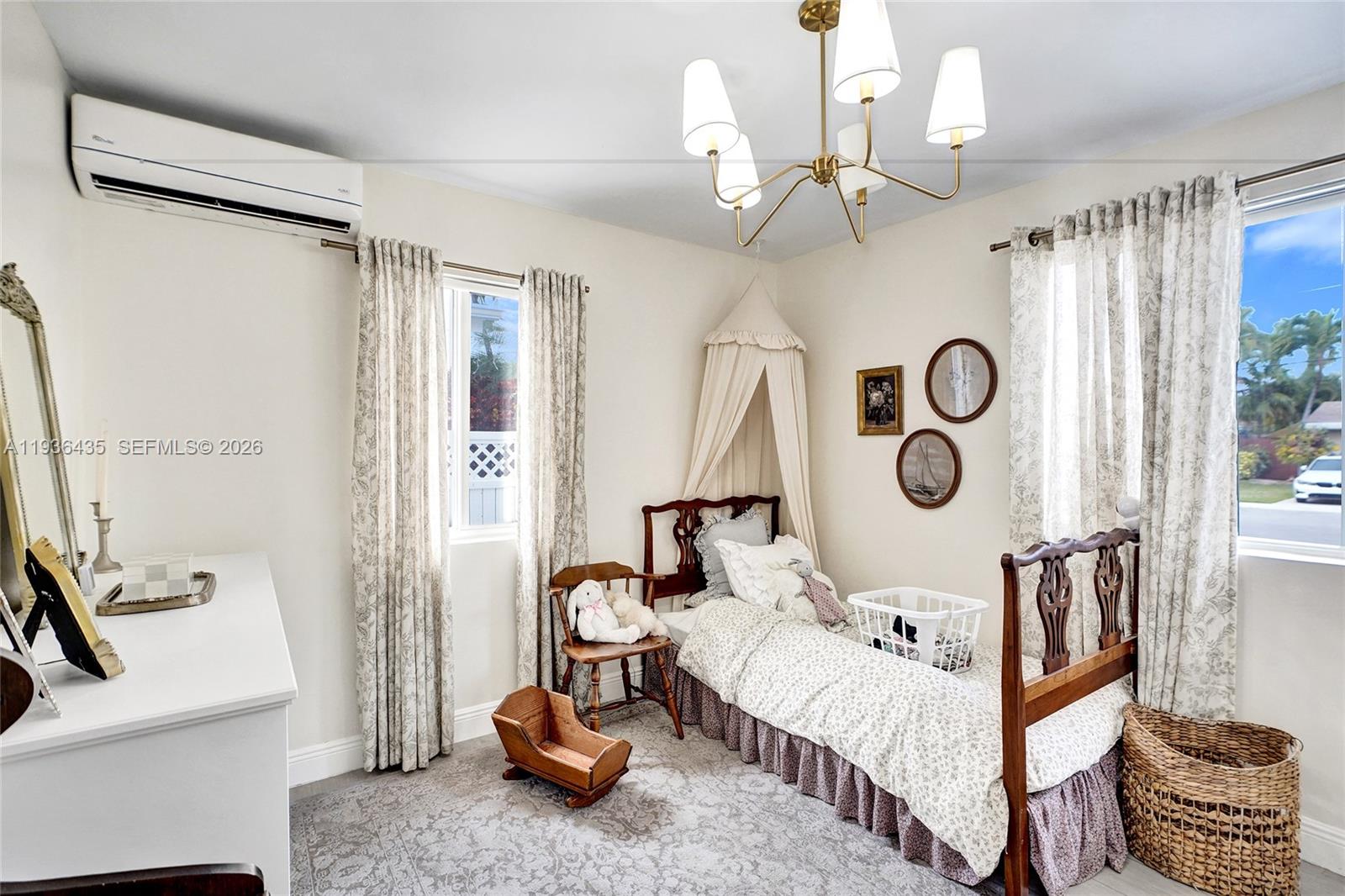 2570 NE 201st St Miami, FL 33180