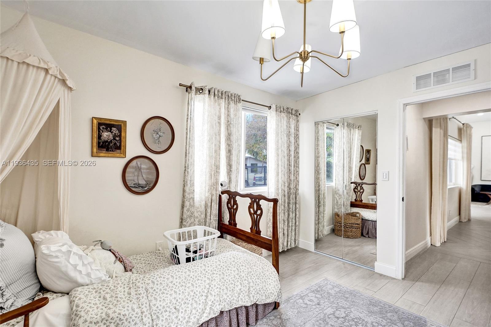 2570 NE 201st St Miami, FL 33180