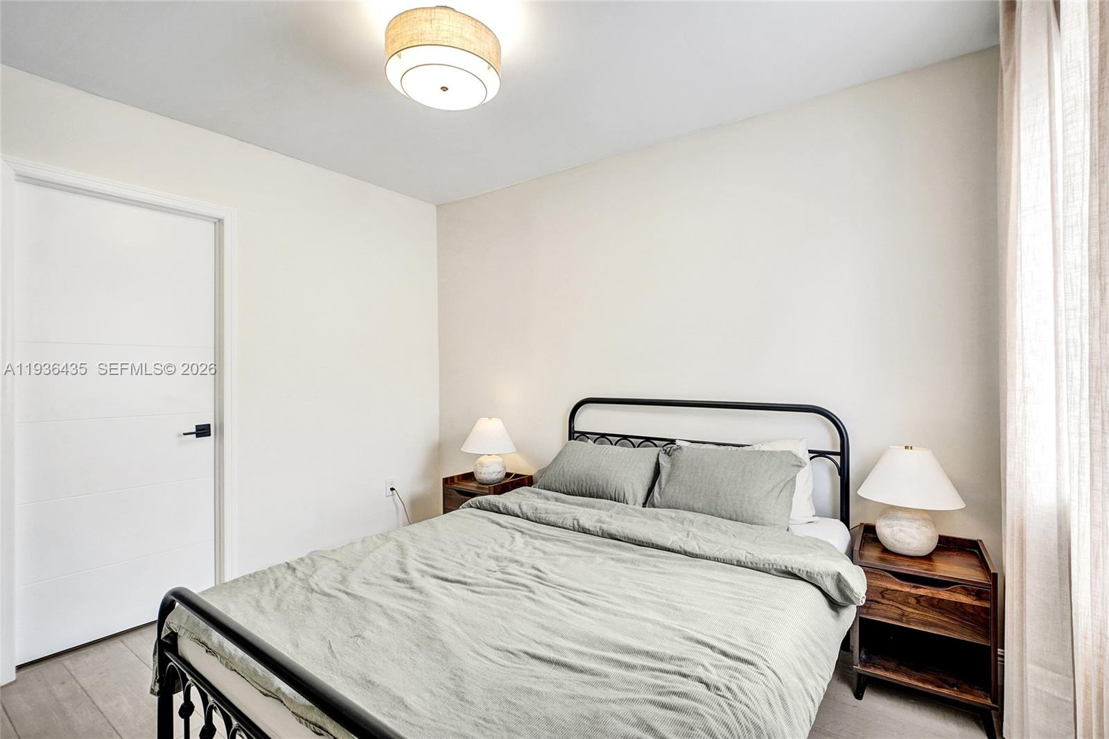 2570 NE 201st St Miami, FL 33180