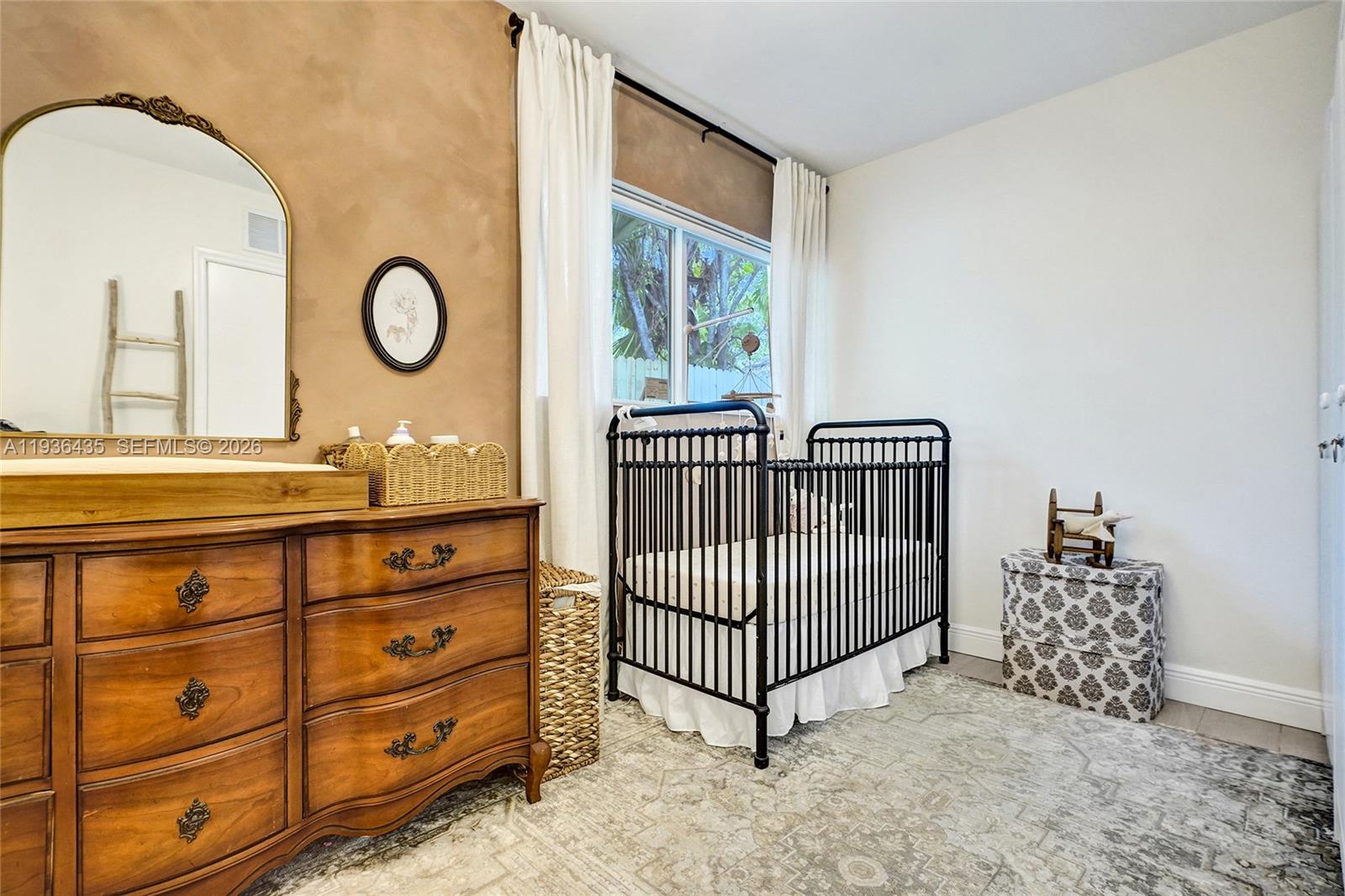 2570 NE 201st St Miami, FL 33180