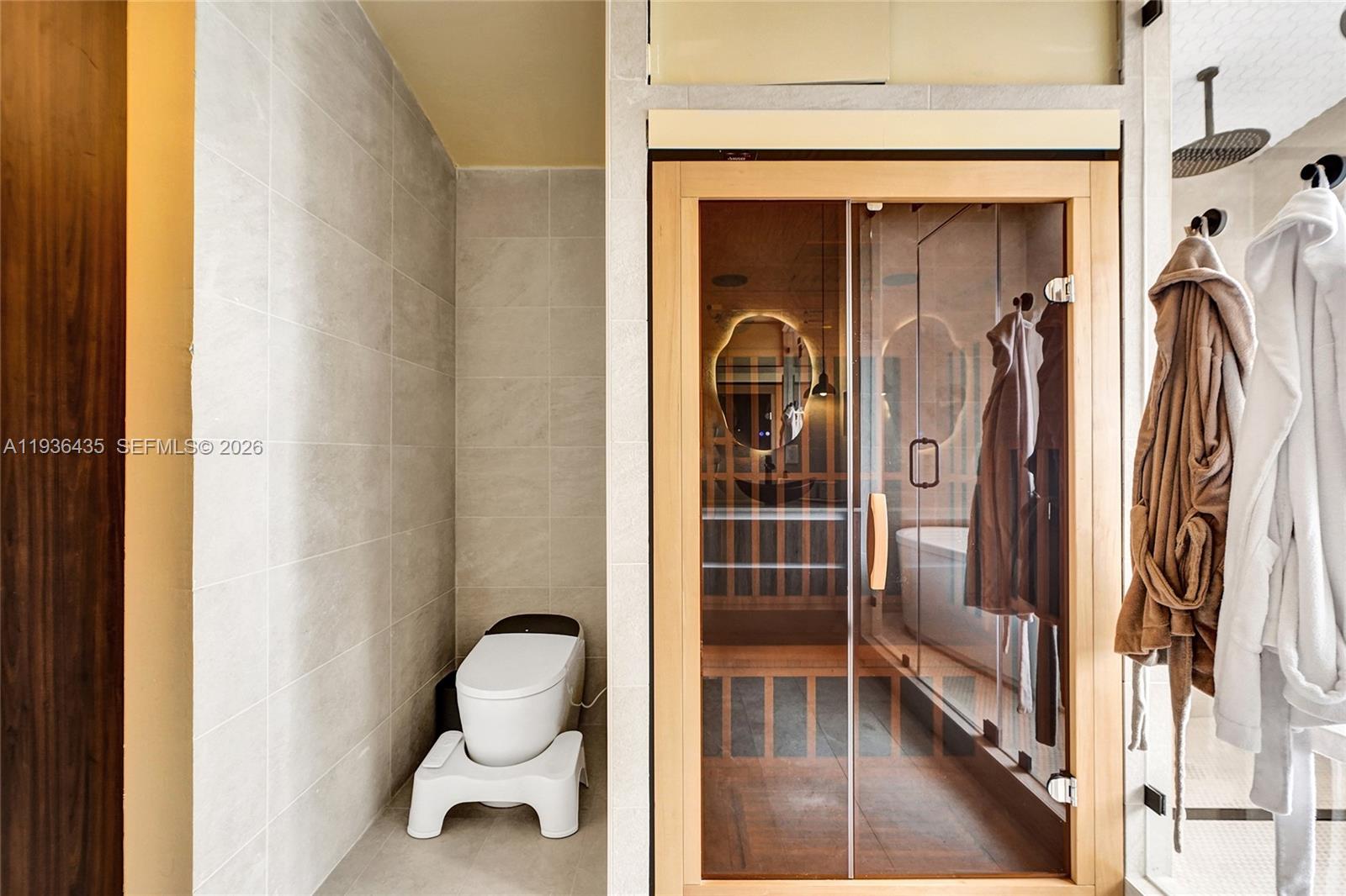 2570 NE 201st St Miami, FL 33180