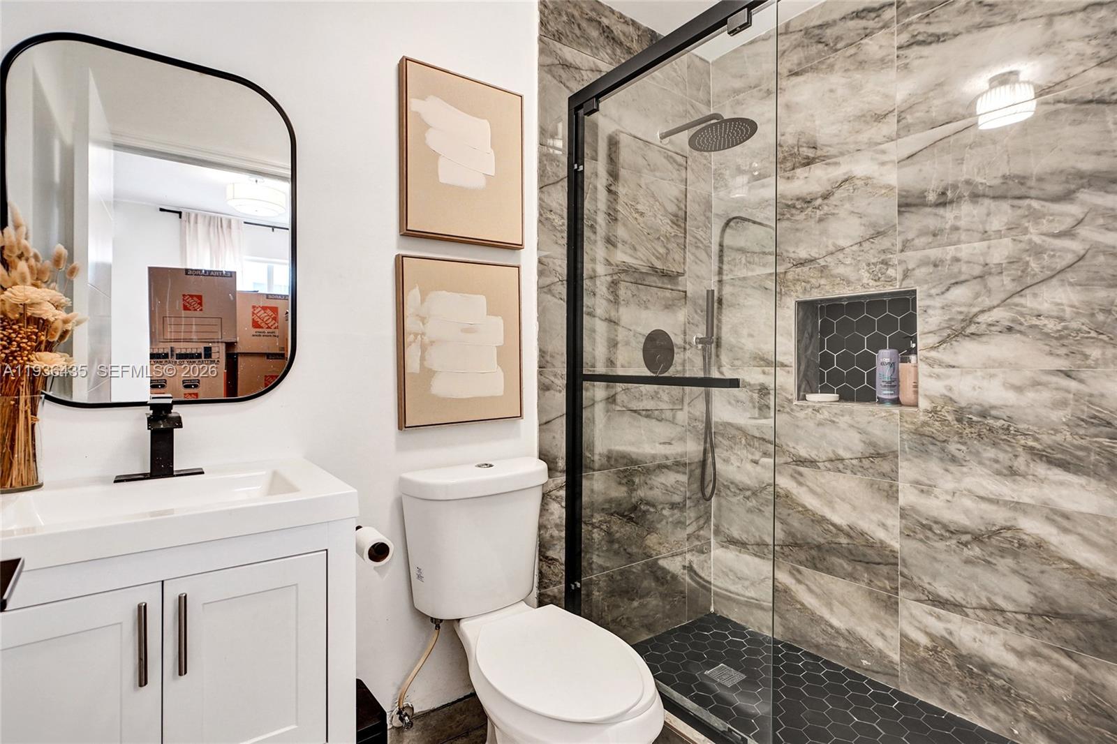 2570 NE 201st St Miami, FL 33180