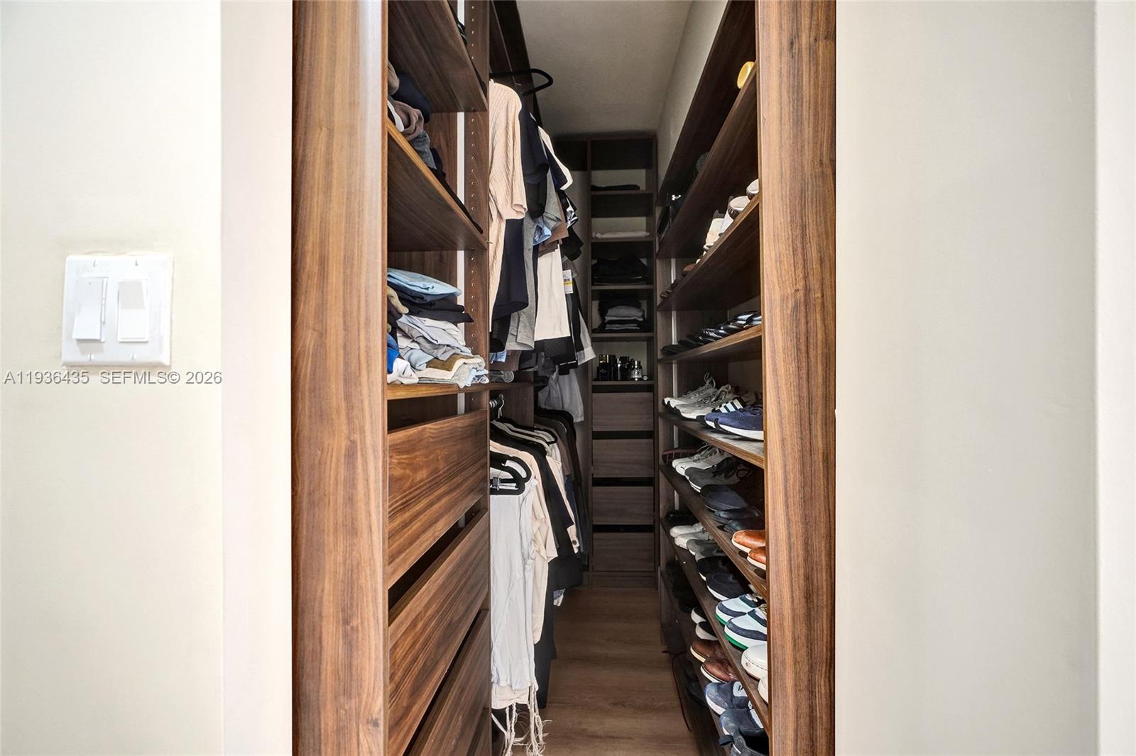 2570 NE 201st St Miami, FL 33180