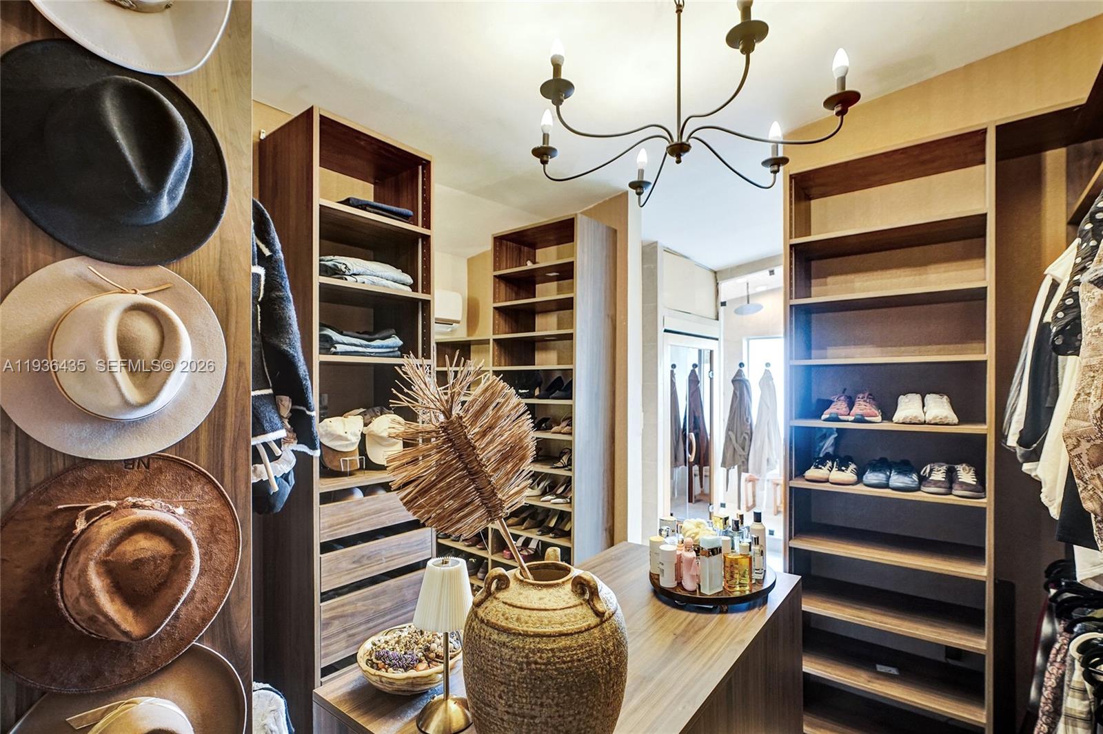 2570 NE 201st St Miami, FL 33180