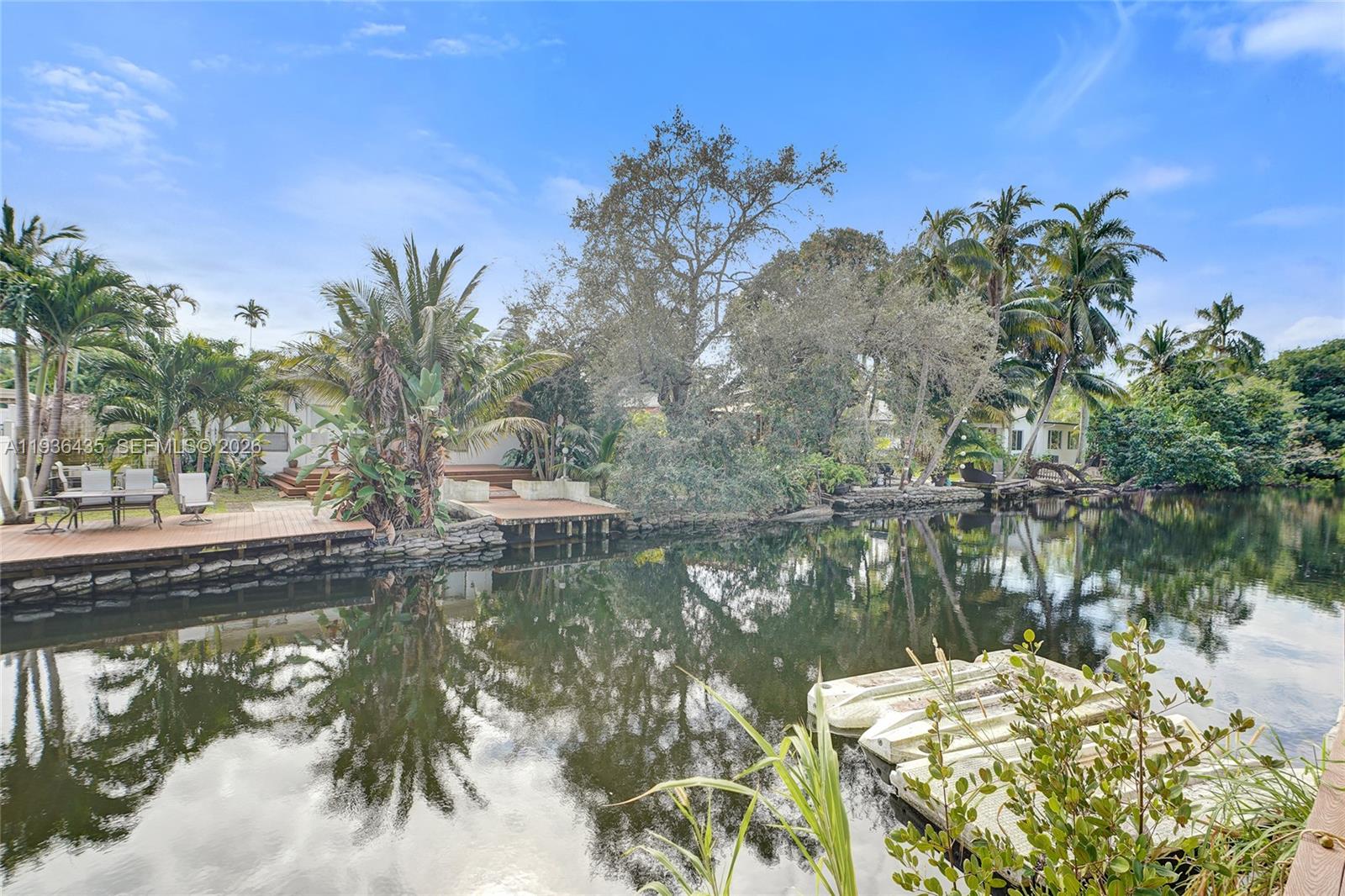 2570 NE 201st St Miami, FL 33180