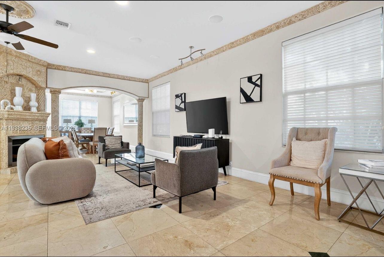 832 Hollywood Blvd Hollywood, FL 33019