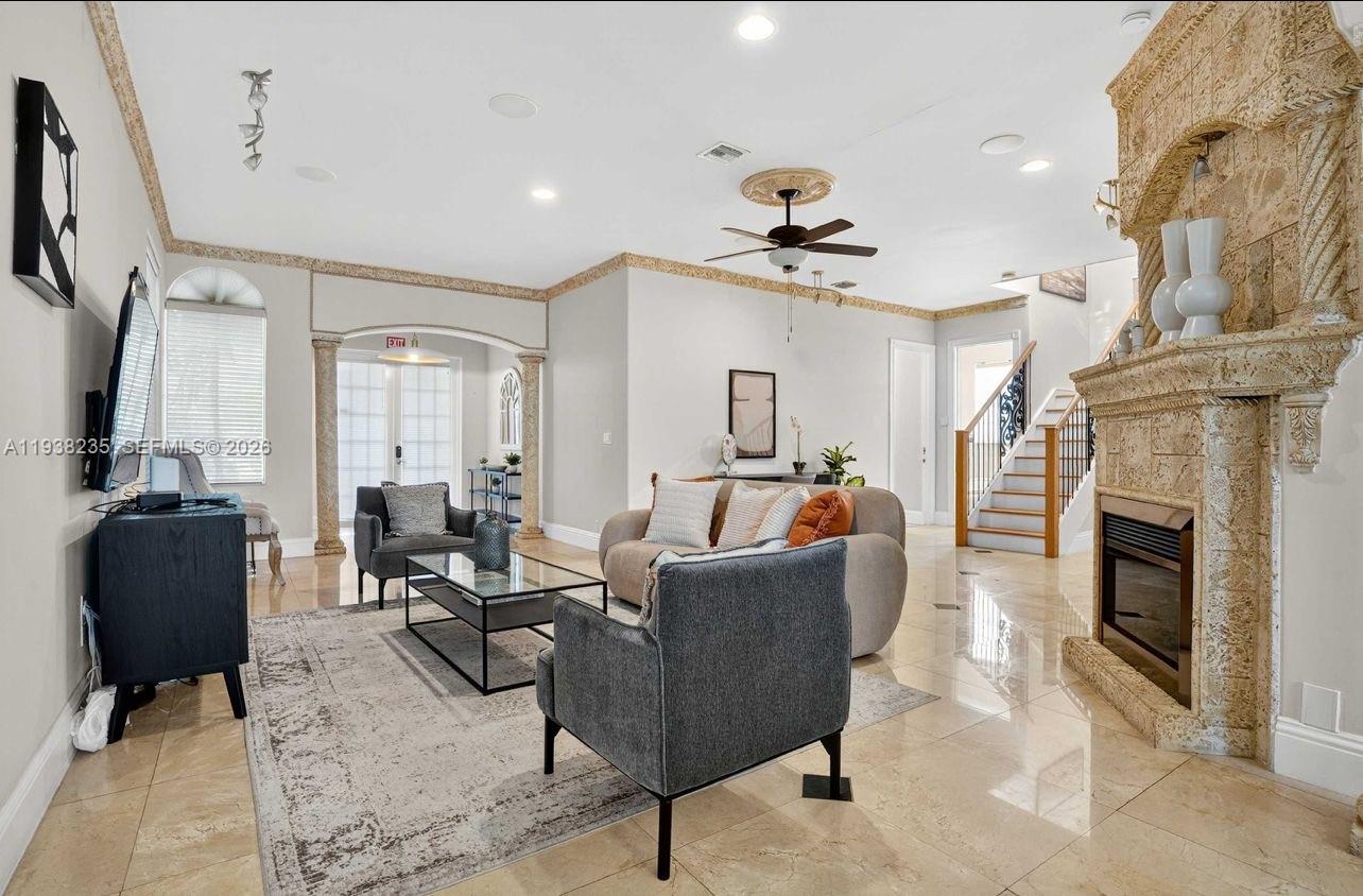 832 Hollywood Blvd Hollywood, FL 33019