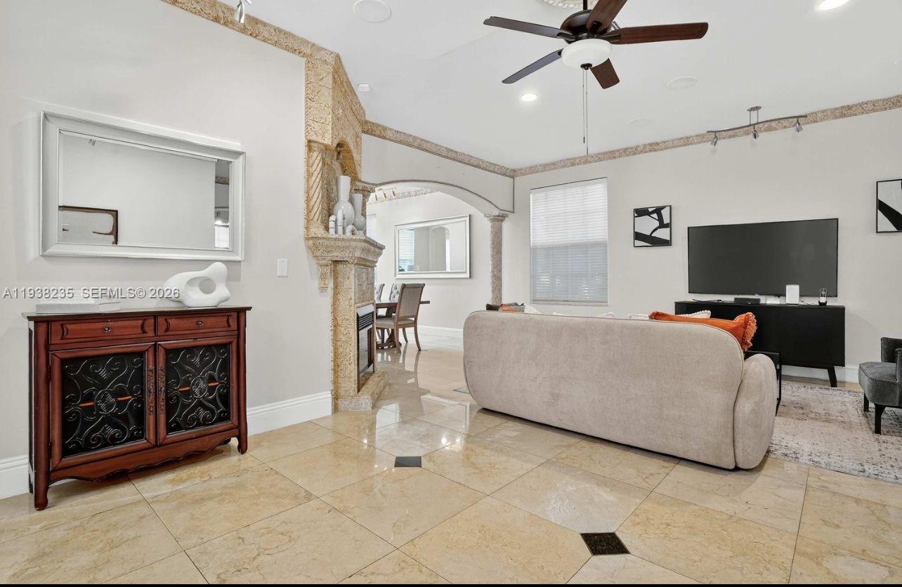 832 Hollywood Blvd Hollywood, FL 33019