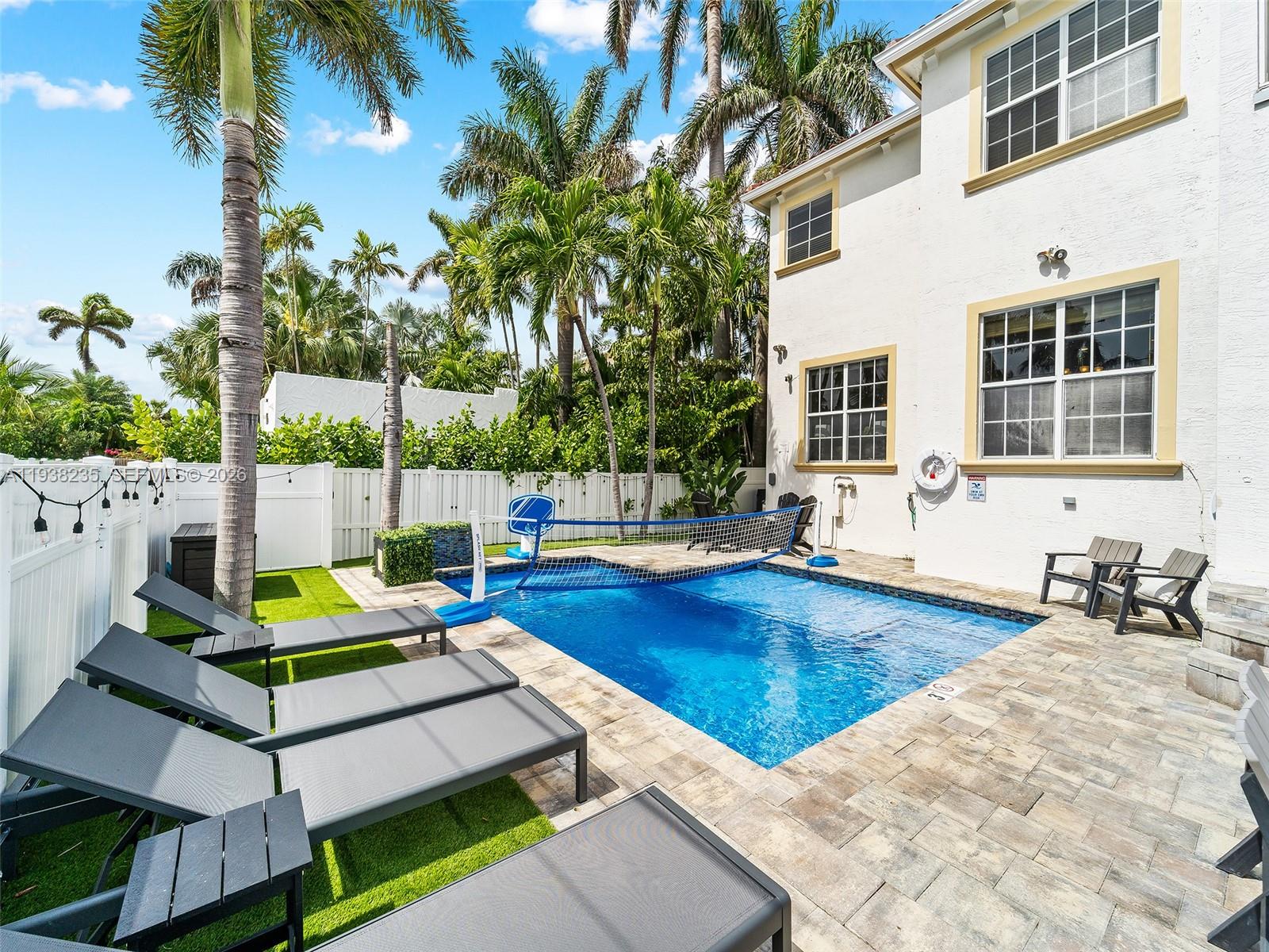 832 Hollywood Blvd Hollywood, FL 33019