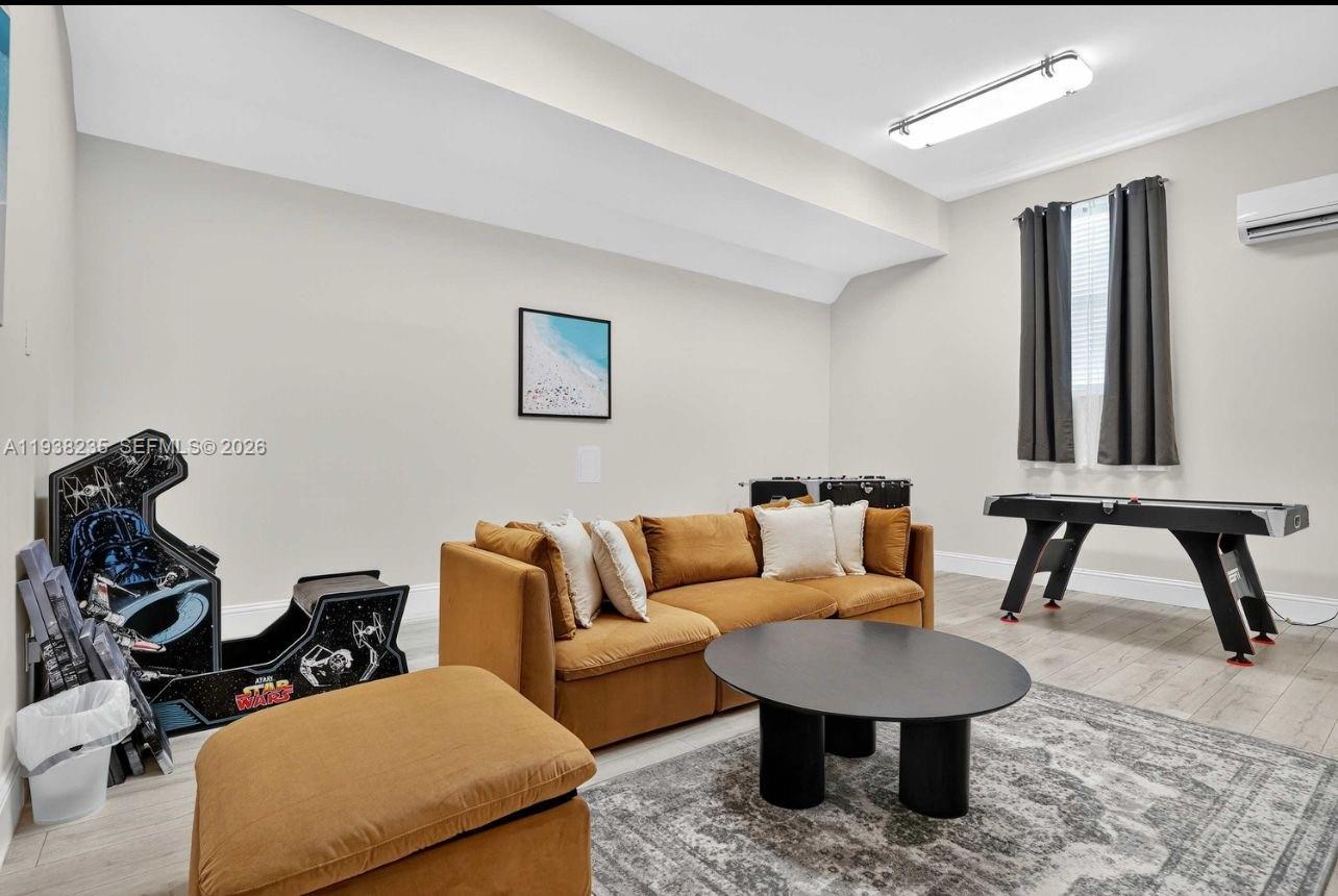 832 Hollywood Blvd Hollywood, FL 33019