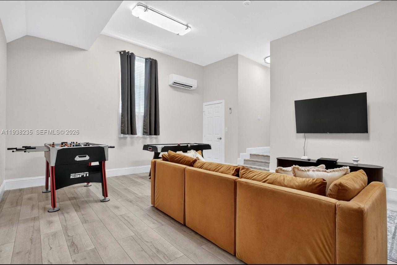 832 Hollywood Blvd Hollywood, FL 33019